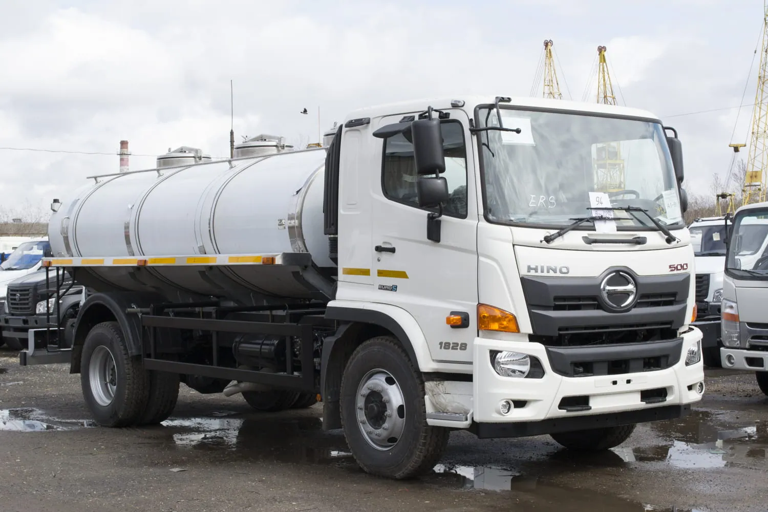 Пищевая цистерна HINO 500 GH8JJ7A-PHR